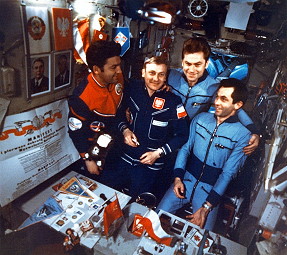 Sojus 30 an Bord von Saljut 6