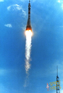 Soyuz TM-15 launch