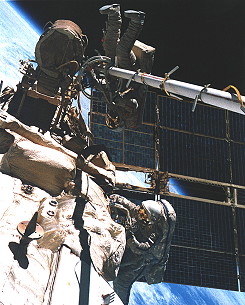 EVA Gidsenko und Reiter