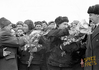 crew Voskhod 2 welcome
