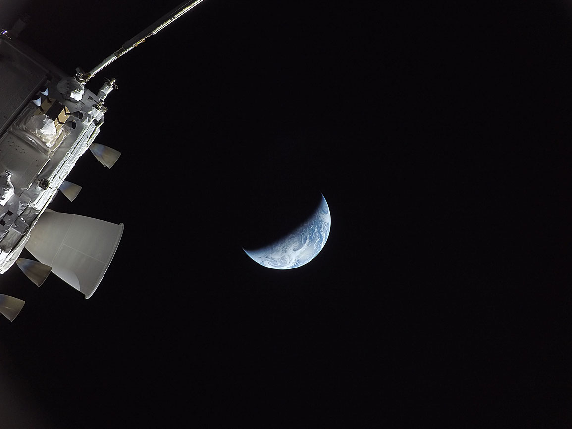Die Erde von Artemis II ausgesehen nach dem sogenannten Translunar-Injection-Burn