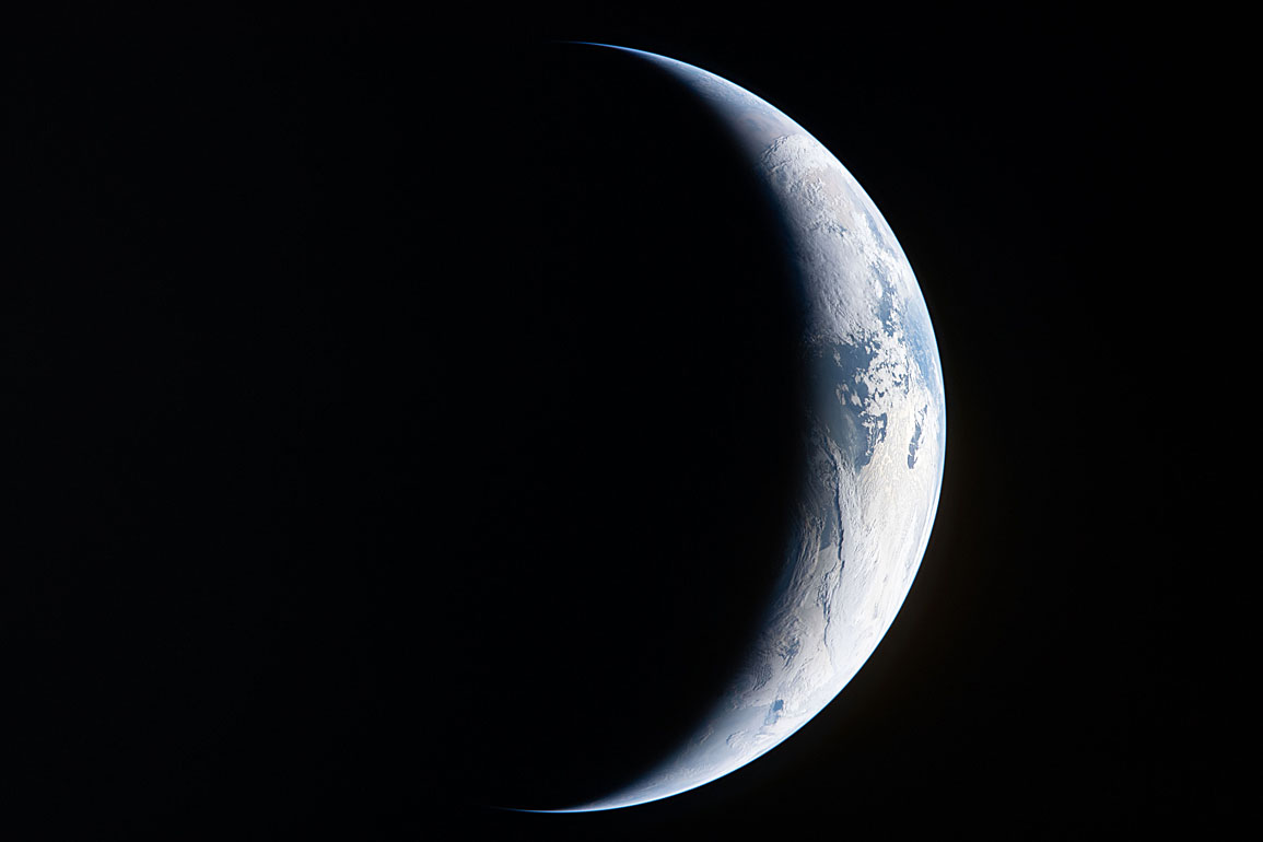 Die Erde von Artemis II ausgesehen nach dem sogenannten Translunar-Injection-Burn