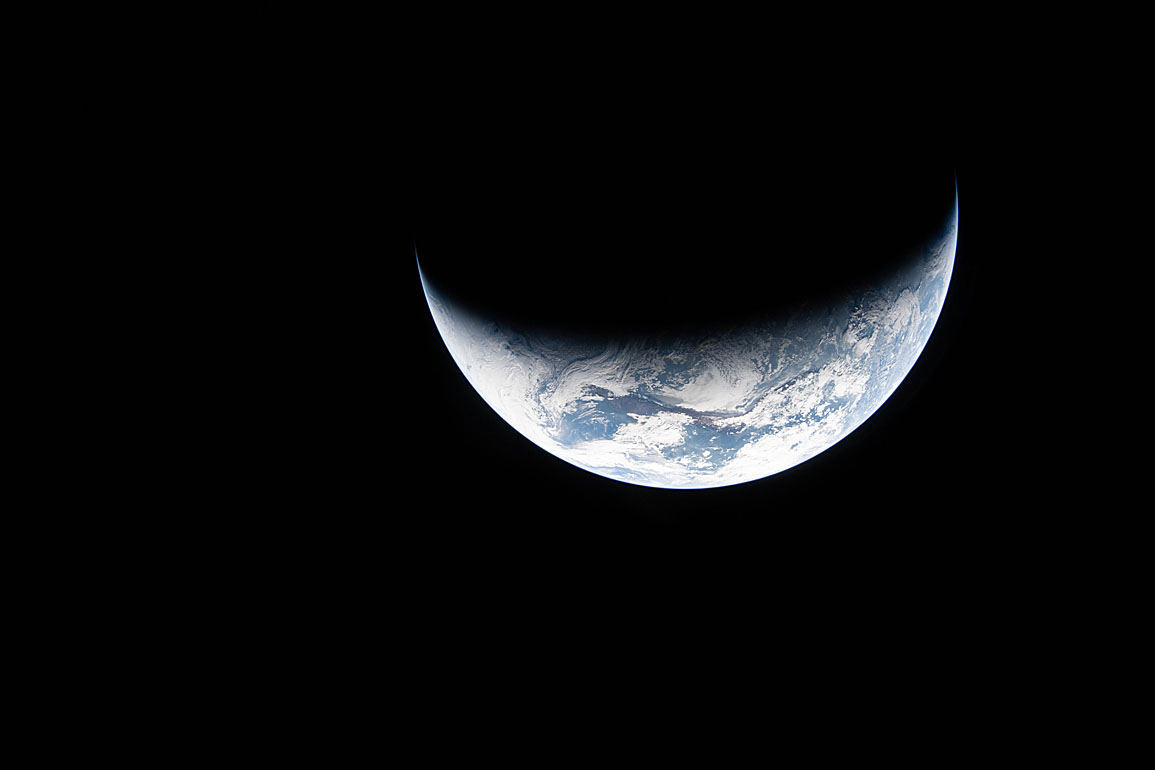 Die Erde von Artemis II ausgesehen nach dem sogenannten Translunar-Injection-Burn