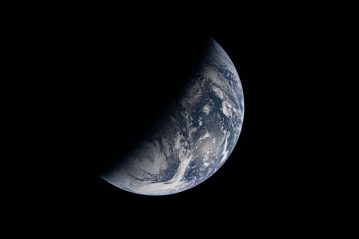 Die Erde von Artemis II ausgesehen nach dem sogenannten Translunar-Injection-Burn