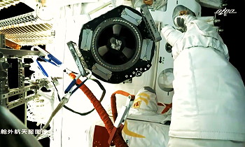 EVA Wang Yaping am 07. November 2021