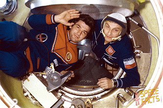 Die Crew von Sojus 30 verabschiedet sich