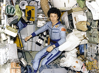 Oleg Atkow an Bord von Saljut 7