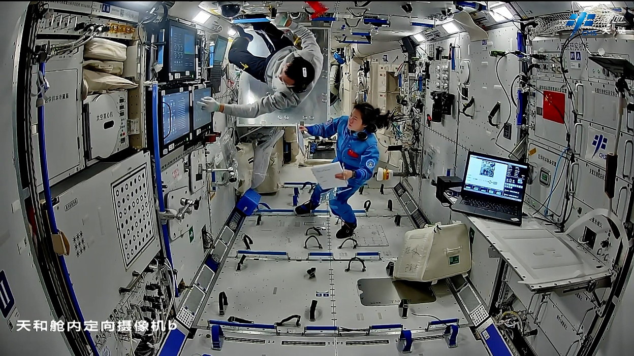 life onboard Tiangong