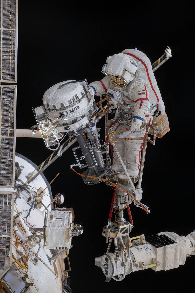 EVA Sergej Ryshikow am 16. Oktober 2025