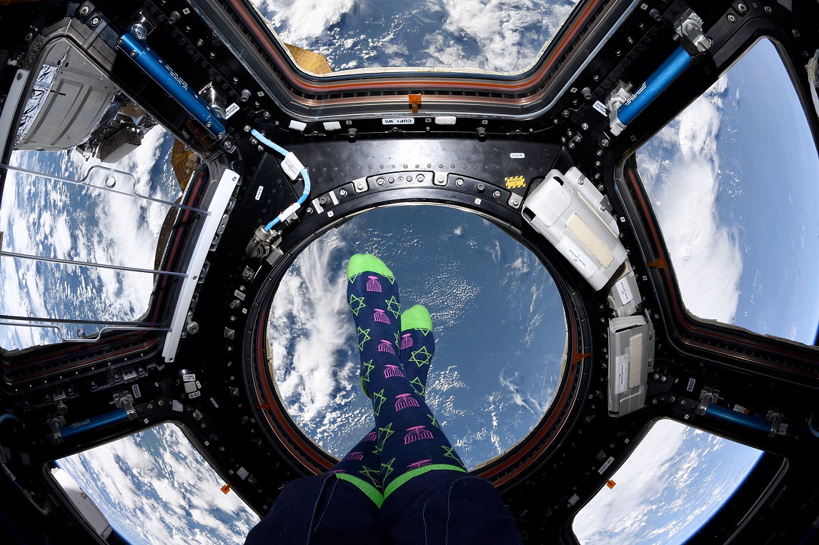Jessica Meir celebrates Hanukkah in space