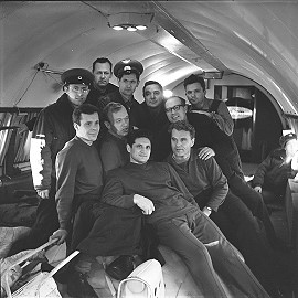 Crews Soyuz 4 and Soyuz 5 in training