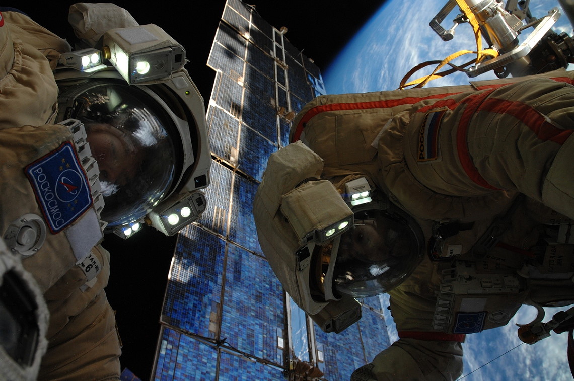 EVA Surayev and Samokutyayev