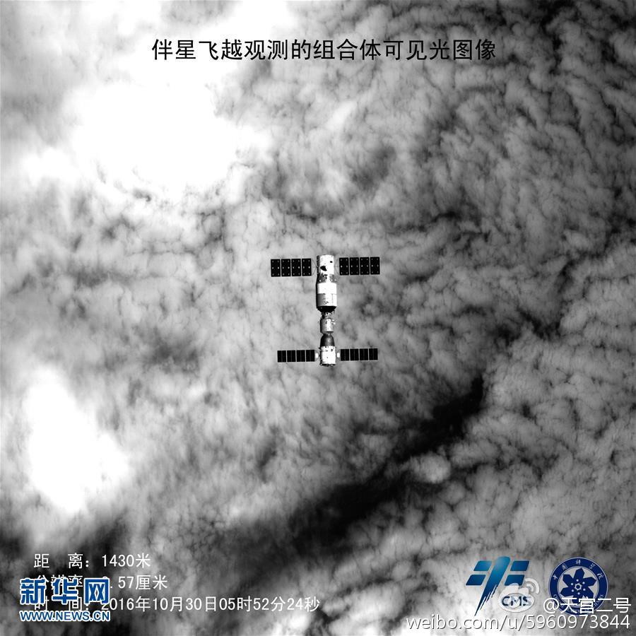 Shenzhou XI mit Tiangong-2 von BX-2 aus gesehen