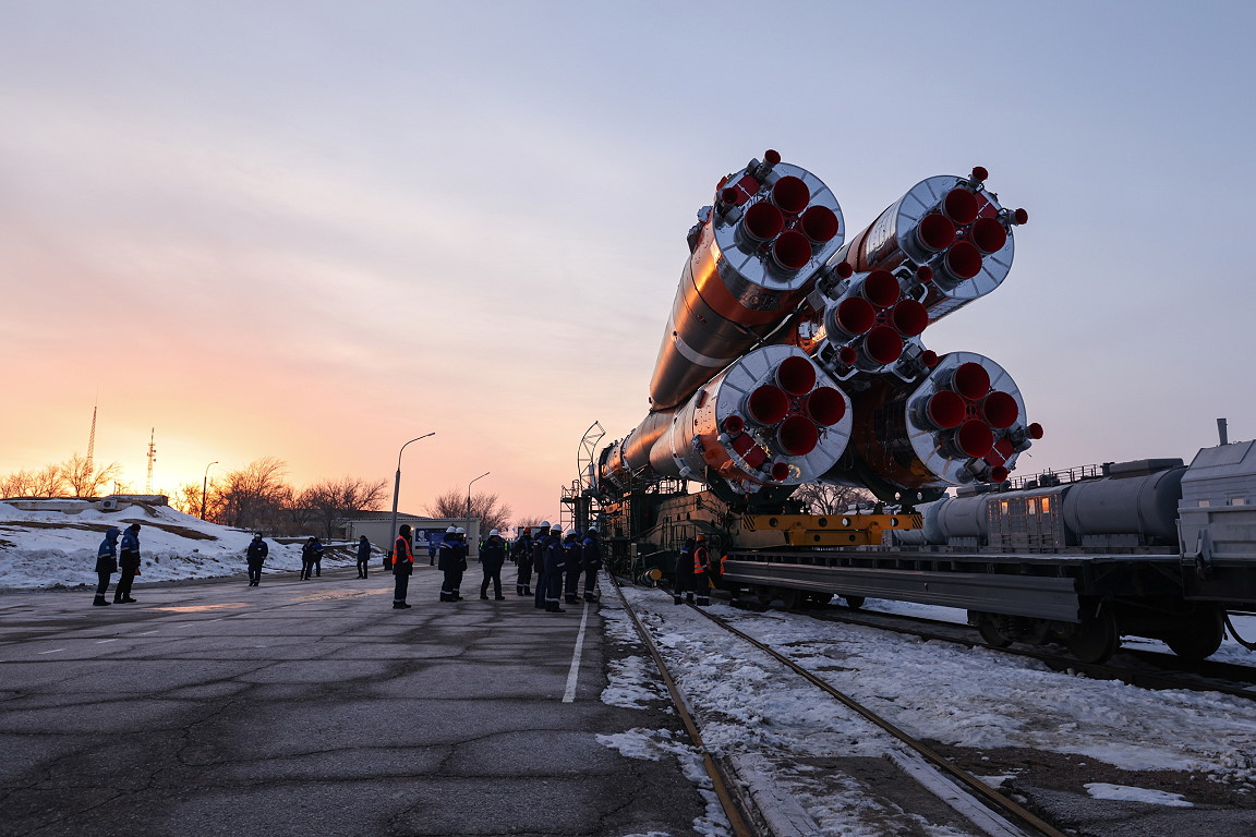 Soyuz MS-23 rollout