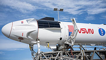 SpaceX Crew-13 auf dem Weg zur Startrampe