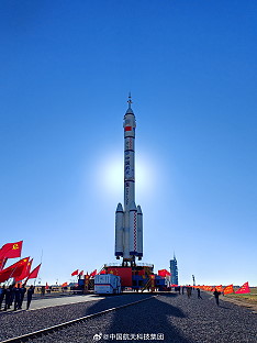 Shenzhou-17 auf dem Weg zur Startrampe
