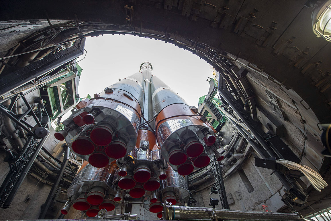 Soyuz MS-28 erection