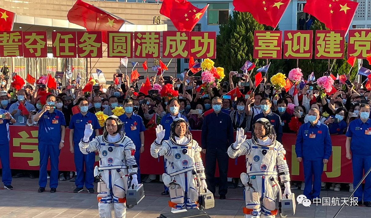 Shenzhou-12 walkout