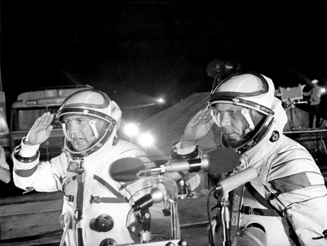 Crew Soyuz 14 walkout