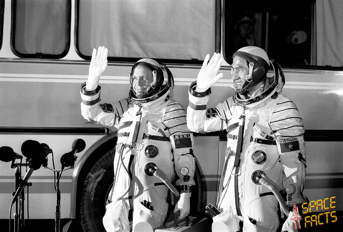 Crew Soyuz 37 walkout