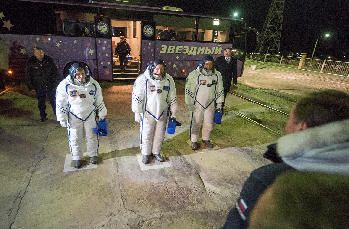 Crew Soyuz MS-03 walkout