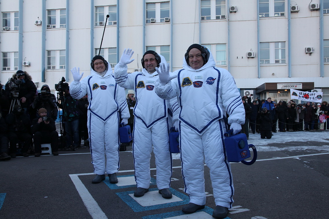 Crew Soyuz MS-07 walkout