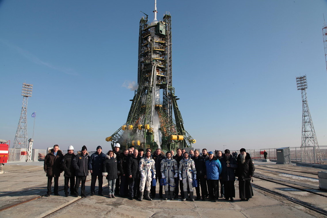 Crew Soyuz TMA-19M walkout