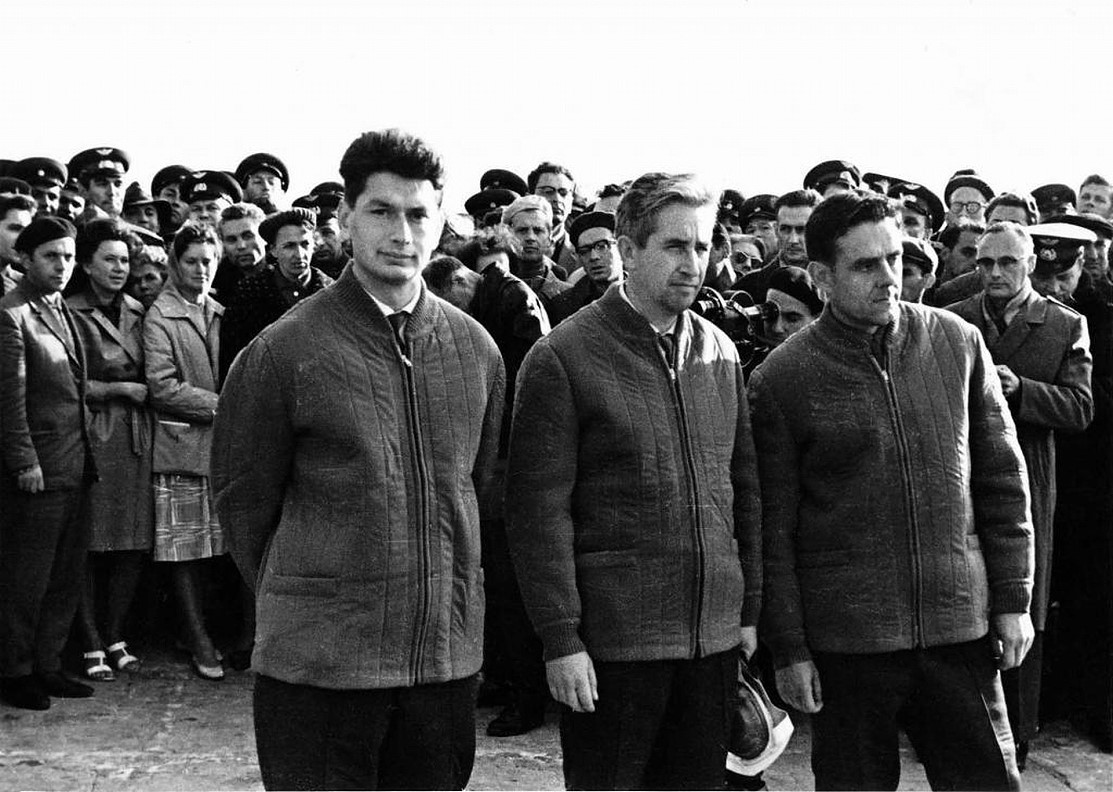 Crew Voskhod walkout