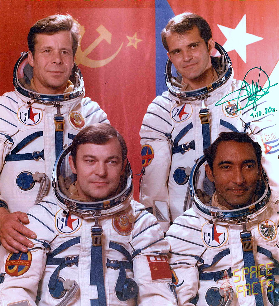 Crew Soyuz 38 (prime and backup)