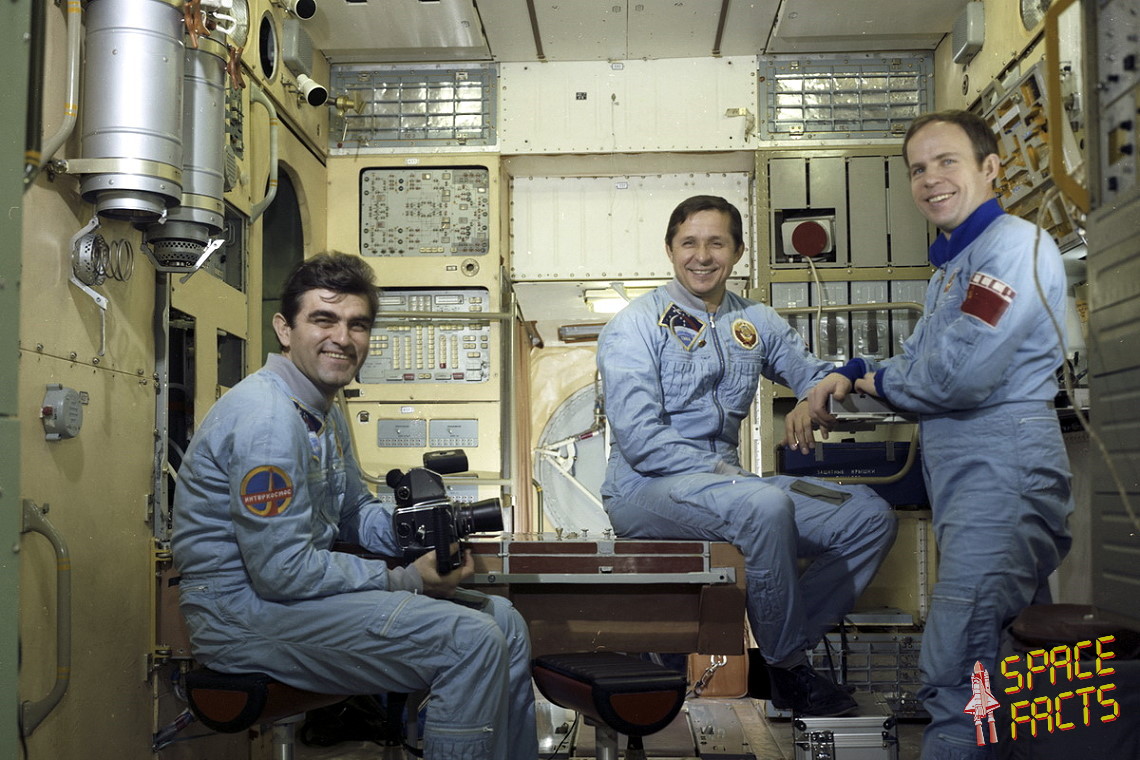 Crew Soyuz TM-5