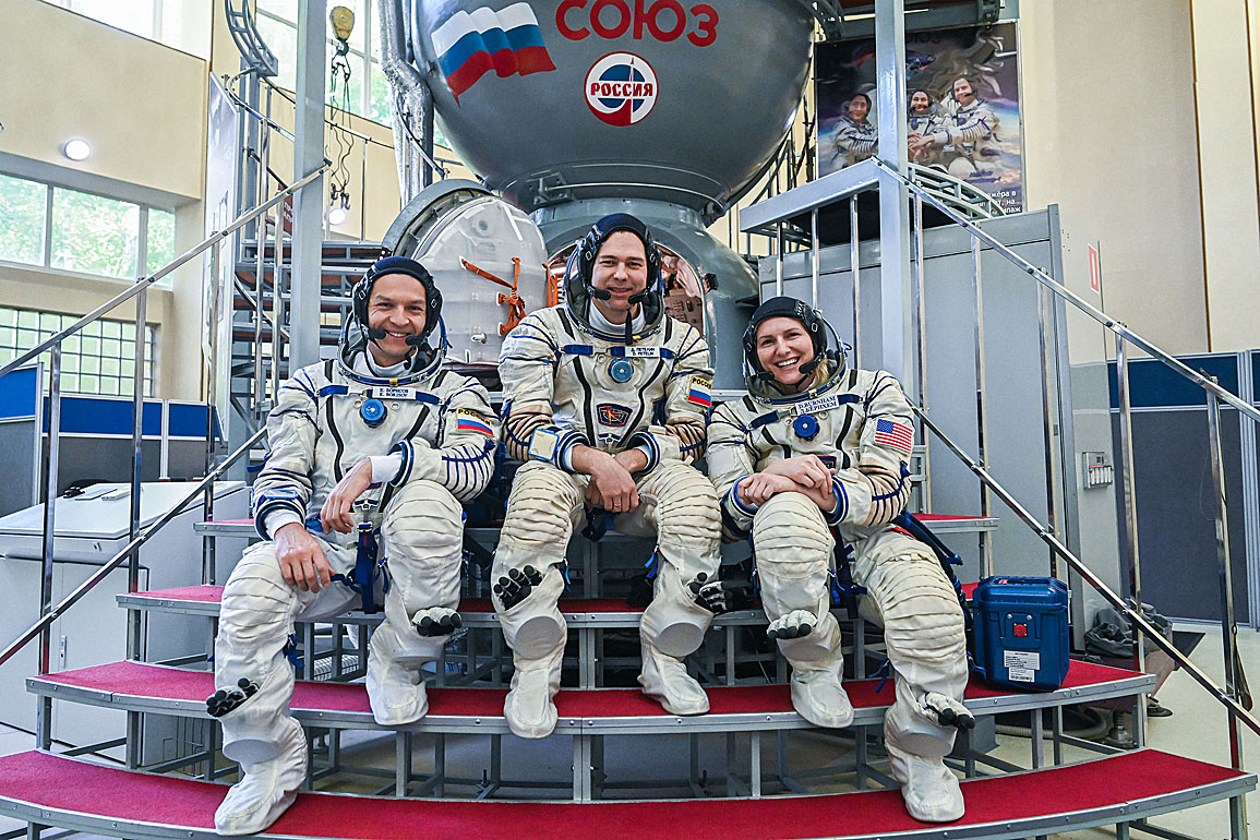 Crew Sojus MS-30